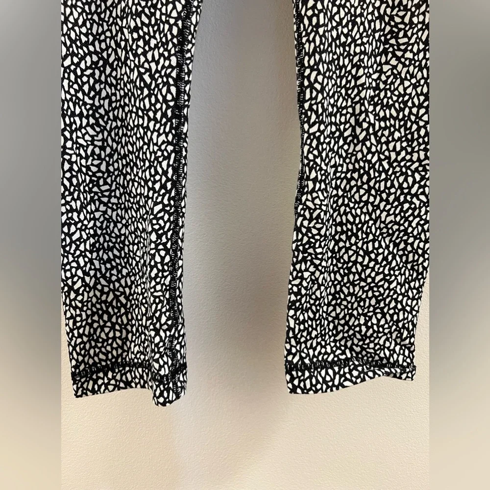 Lululemon Wunder Under Crop (Hi-Rise): Miss Mosaic e1.